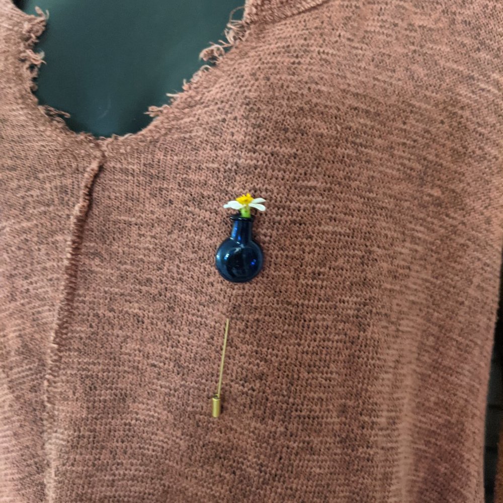 Tiny Glass Blue Bottle / Vase Stick Pin
